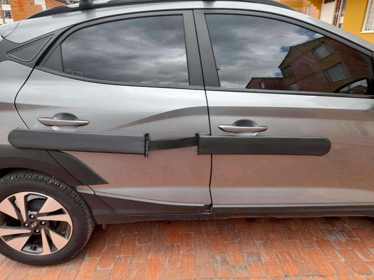 Protector Lateral para Puertas de Auto – Antigolpes y Antirayones (2 Unidades)