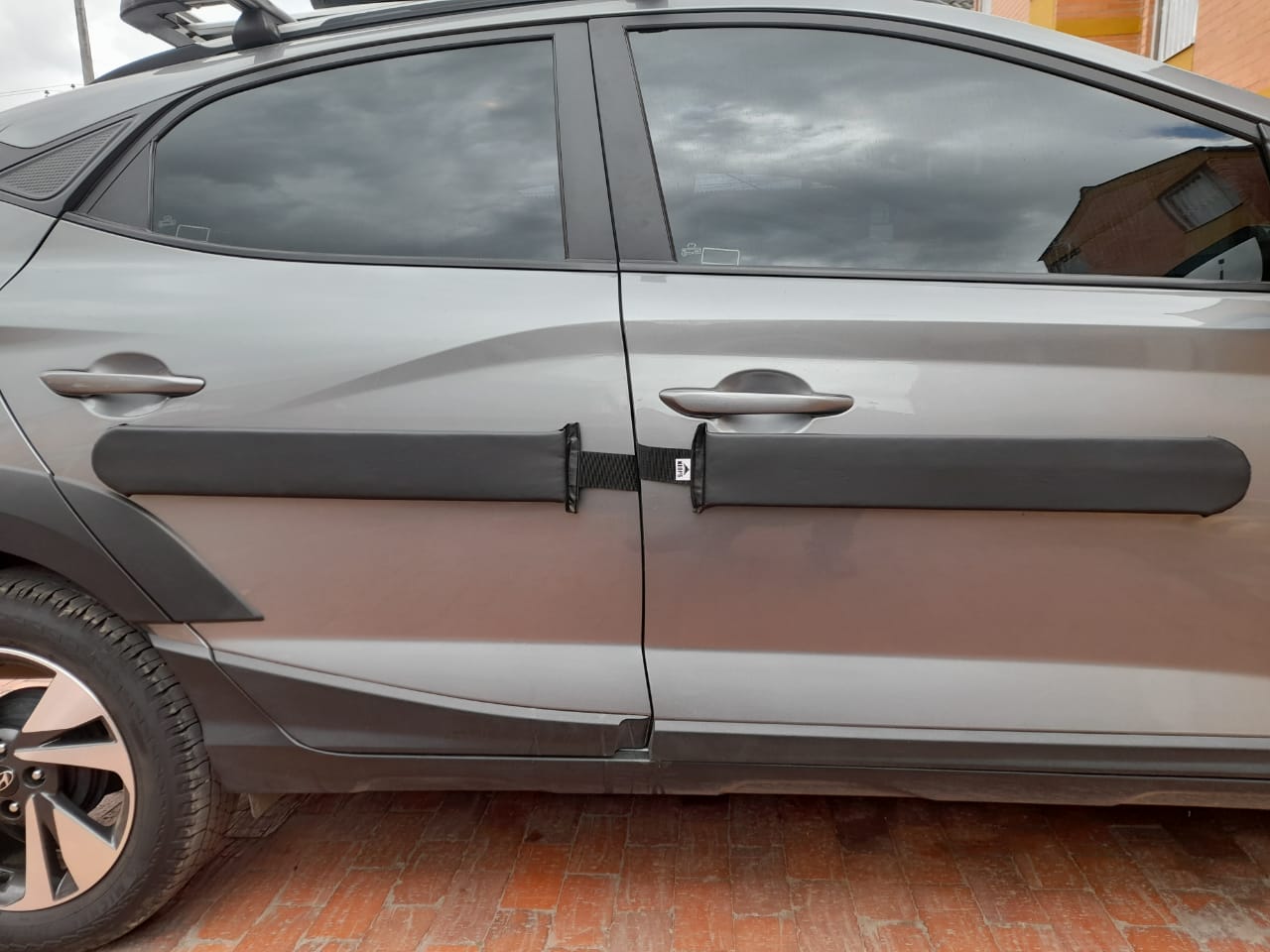 Protector Lateral para Puertas de Auto – Antigolpes y Antirayones (2 Unidades)