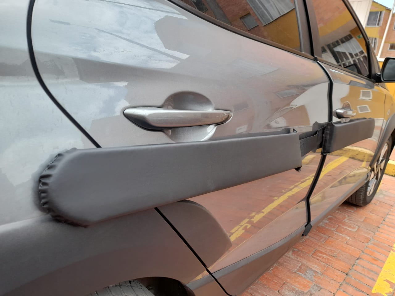 Protector Lateral para Puertas de Auto – Antigolpes y Antirayones (2 Unidades)